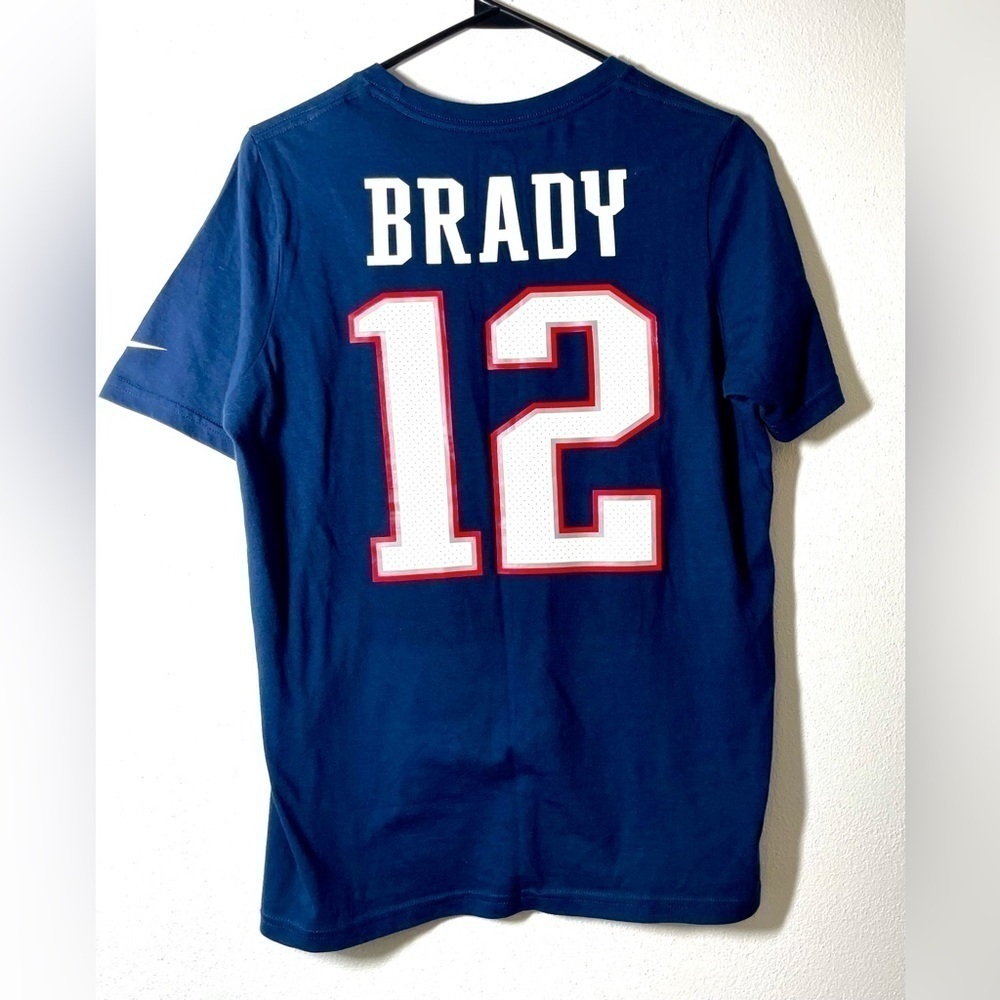 NIKE NFL New England Patriots Tom Brady tshirt Boys Size L 14-16 football